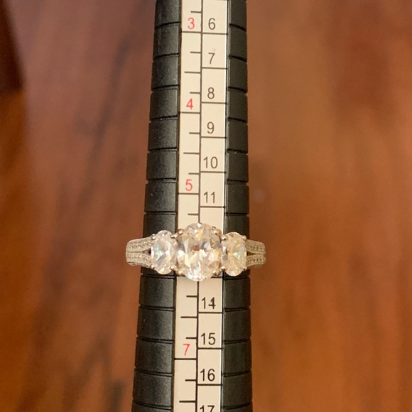 Berricle 3-stone 2.00 ctw oval cut cz ring - Picture 7 of 7